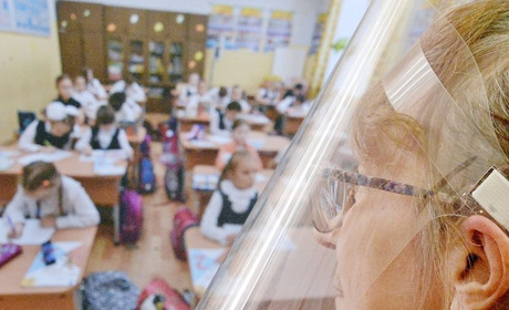 На Хмельниччині вчителька відстояла свої трудові права, коли директор хотів змусити її вакцинуватися