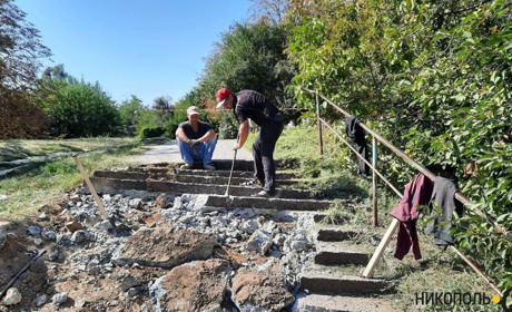 Фото дня: розпочався капітальний ремонт пішохідної зони в районі СЗШ №3