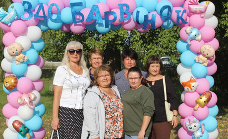 Дитячий садок “Барвінок” облаштував арку з повітряних кульок