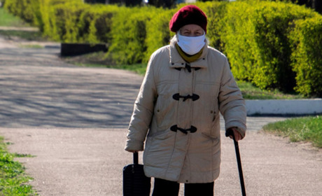 З 1 жовтня пенсіонери 75+ отримуватимуть доплати до пенсії: подробиці