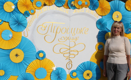 Жовті та блакитні кольори переважають на фотозоні у Лантратівському ліцеї