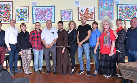 Новини громади за 13-19 вересня: вітали ювілярку, презентували таблички з QR-кодом, а ще екскурсія