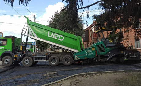 В Барі дорожники роблять спуски з головної дороги до другорядних: фото