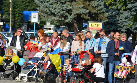 Золотоноша дружно і масштабно святкує свою річницю