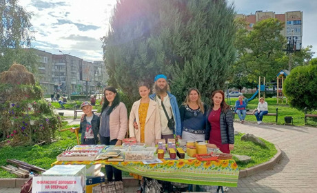 «На крилах підтримки»: у Калуші зібрали 30 тисяч гривень за 2 дні для Ангелінки на операцію