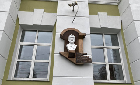 У Чернігові відкрили пам'ятний барельєф, присвячений діяльності міського голови Хижнякова