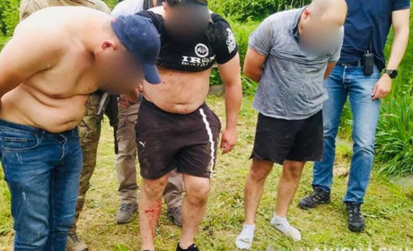 Поліцейські завершили розслідування щодо організованої групи, яка облаштувала нарколабораторію
