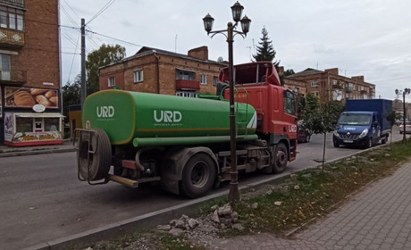До уваги водіїв! Не паркуйтеся на відрізку дороги від світлофору до стадіону