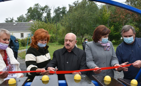У новоградському садочку відкрили інклюзивний ігровий майданчик