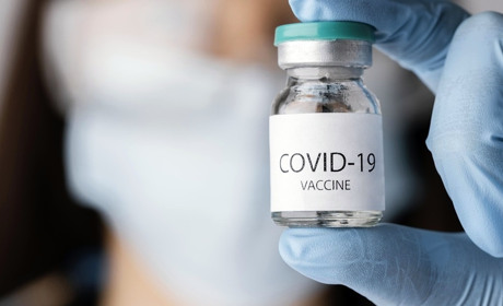 Чи є ризик захворіти на COVID-19 після вакцинації. Пояснює менська лікарка
