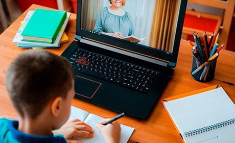 Не встигли піти у школу, як перейшли на дистанційку