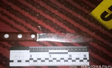 Кухонним ножем у спину: 24-річний славутчанин смертельно поранив вітчима