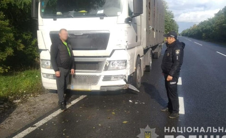 Водій фури скоїв ДТП і покинув місце аварії. Його затримали поблизу Чернігова в стані сп'яніння