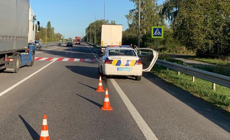 У Новоград-Волинському районі водій фури збив пішохода: потерпіла в реанімації