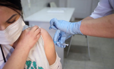 Вакцинация от коронавируса для некоторых перестает быть добровольной: кого обяжут вакцинироваться
