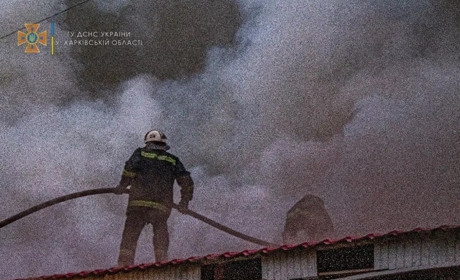 Гасили пожежу у колишньому кафе і сауні: лозівські рятувальники розповіли про займання в "Акрополі"