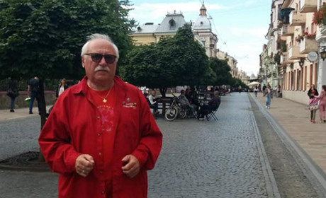 Як поет-пісняр Степан Галябарда, що родом з Чортківщини, в місті своєї юності «підзаряджався»