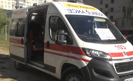 У Шостці сертифіковані лікарі проводять вакцинацію від коронавірусу у дворах багатоповерхівок