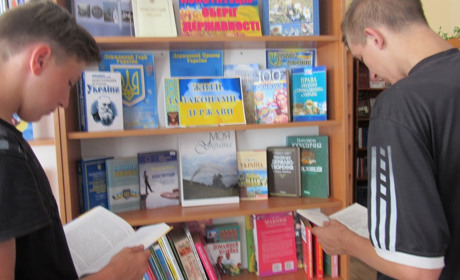 Огляд соцмереж: Як в Троїцькій громаді вітають бібліотекарів зі святом