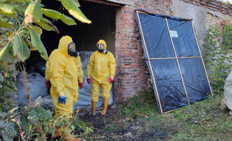 У Славуті триває утилізація 33,6 тонни небезпечних речовин - хімічних засобів захисту рослин