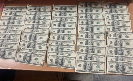 5 000 $ хабаря намагалася дати співробітниця Держгеокадастру за закриття кримінального провадження