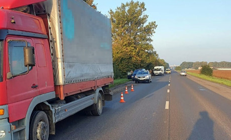 Ще дві ДТП у Старокостянтинівській громаді: травми отримали велосипедист, водій та пасажирка