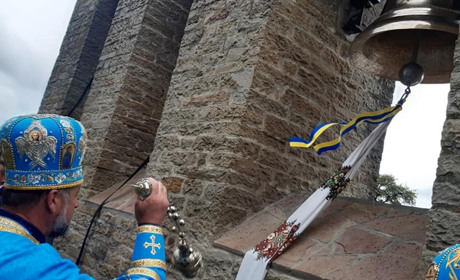 Новий дзвін у селі Звиняч на Чортківщині видзвонив для тамтешньої церкви 101-у осінь