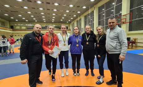 Чотирьом спортсменкам із Сарненщин вручили медалі на чемпіонаті України з вільної боротьби