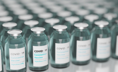 Кому треба щепитися, аби не залишитись без роботи