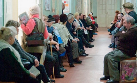 Записатись до терапевта все складніше. Люди панікують