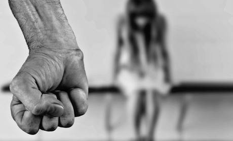 36-річний первомайчанин сяде на півтора року за домашнє насильство: окружна прокуратура