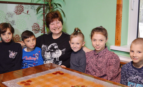 Маргарита Влада з Довгої Греблі на Корюківщині створила дитячий будинок сімейного типу
