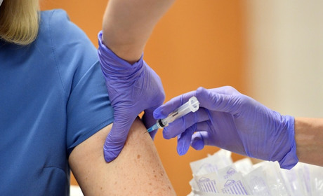 Обов'язкова вакцинація: МОЗ планує ще двічі розширити перелік професій