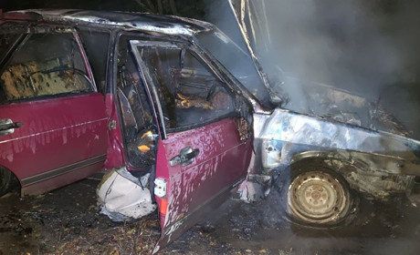 В Красносілці вночі серед вулиці горів автомобіль