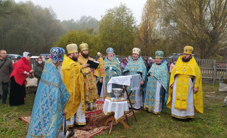 У Клишках освятили купол храму та пам’ятну стелу, що мироточить