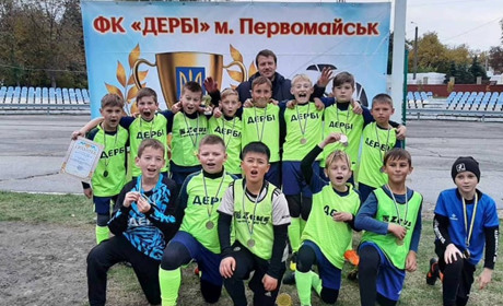 Турнір та футбольні конкурси в Первомайську: як юні футболісти відзначили День захисників України