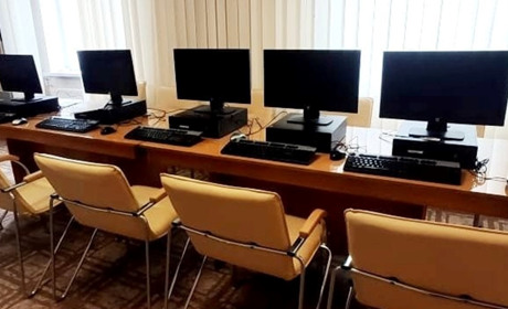 Гірська громада отримала допомогу у вигляді комп’ютерів та меблів: кому її передали