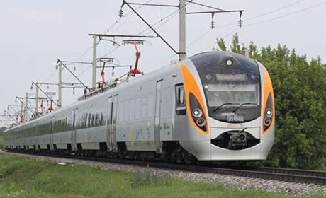 Смерть під колесами швидкісного «Hyundai»: на Острожчині потяг збив пенсіонерку