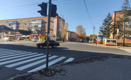 В Барі роблять дорожню розмітку. Розпочали з "зебри"
