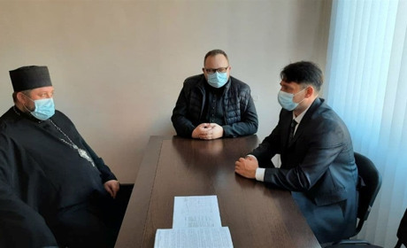 Чи ефективна зустріч: у Рахівській РДА організували наради зі священиками через ковід