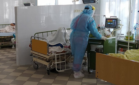 Лікарі про ситуацію з коронавірусом: втрачаємо хворих за добу, іноді за дві, одним словом - це жах