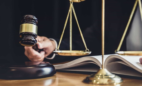 Витягли більше сотні тисяч гривень: у Лозовій суд виніс вирок двом крадійкам