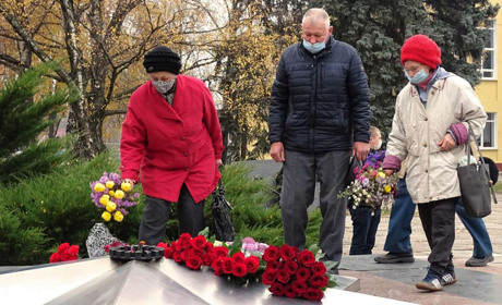 Фото дня: у Лозовій відзначили День вигнання нацистів з України