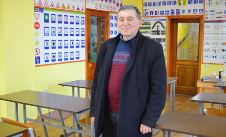 Від дірявого даху – до плазмового екрану. Як змінилася корюківська «автошкола» сьогодні