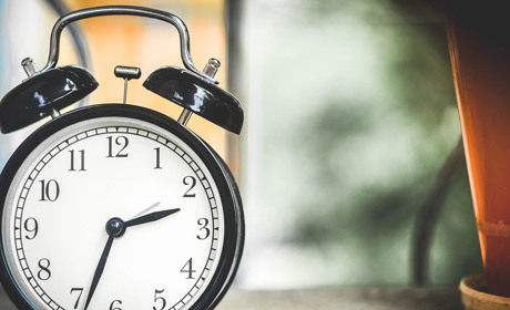 Можливо востаннє Україна переходить на "зимовий час"