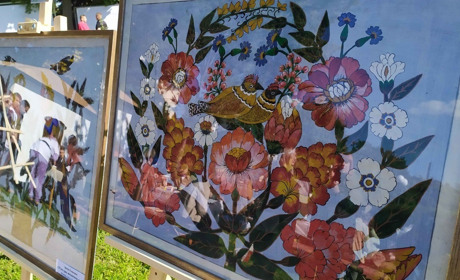 Які мистецькі локації представлені в рамках культурно-мистецького проєкту «Диво на стіні» в Умані