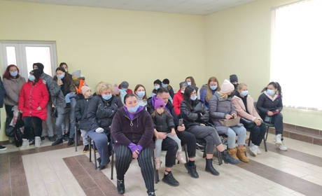 Через дистанційне навчання і відсутність тепла в дитсадках батьки прийшли в Кіцманську міську раду