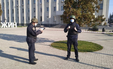 Через пакет зі сміттям на Чернігівщині евакуювали цілу міську раду