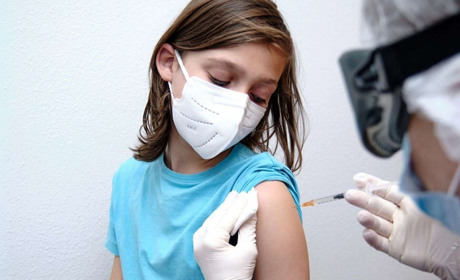 В Україні дозволили вакцинувати дітей від COVID-19: що потрібно знати?