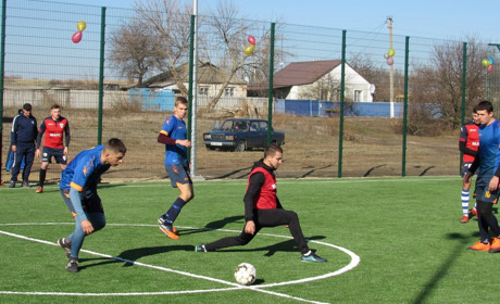 У Караїчному відкрився спортивний майданчик зі штучним покриттям